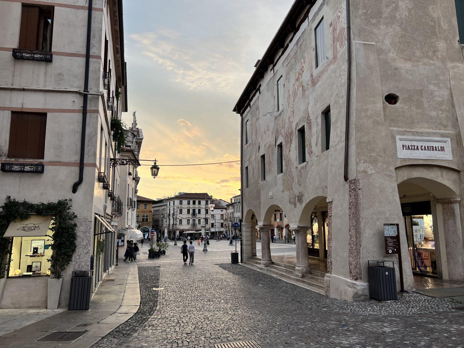 Ponte Vecchio, Elegante Appartamento A Due Passi Dal Centro Bassano del Grappa Zewnętrze zdjęcie